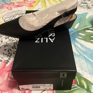 Naturalizer brand new leather heel shoes